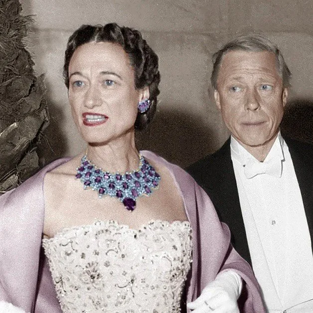 Wallis Simpson in a striking amethyst and turquoise bib necklace, beside the Duke of Windsor.